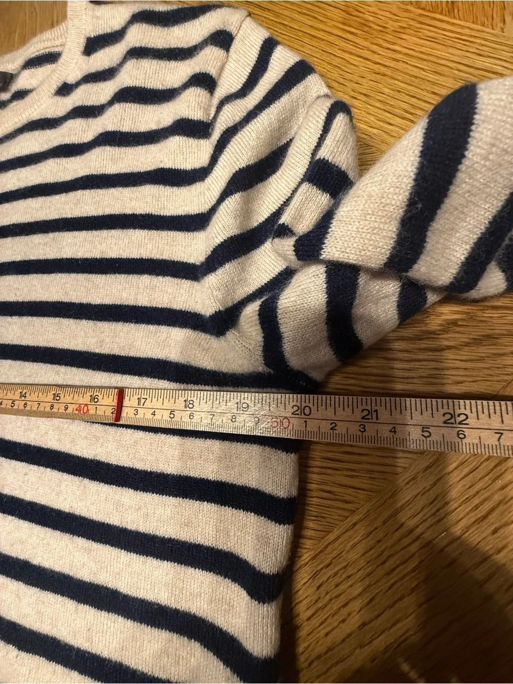 Crew 100% Cashmere Striped Crewneck Sweater Navy Cream Men’s Medium